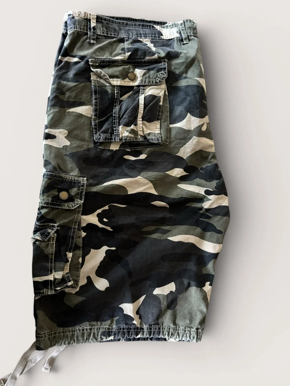 Men’s Army Green Camouflage Cargo Hiking Shorts Size 44